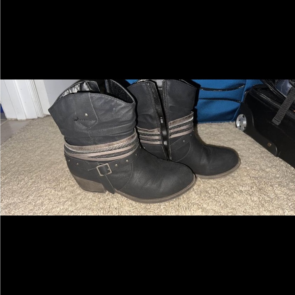Black Boots
